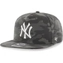 new-york-yankees-mlb-captain-dt-svart-kamouflage-snapback-flat-keps-fran-47-brand