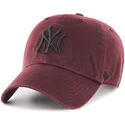 47-brand-mlb-new-york-yankees-ren-kurvkeps-i-vinrott-med-svart-logotyp