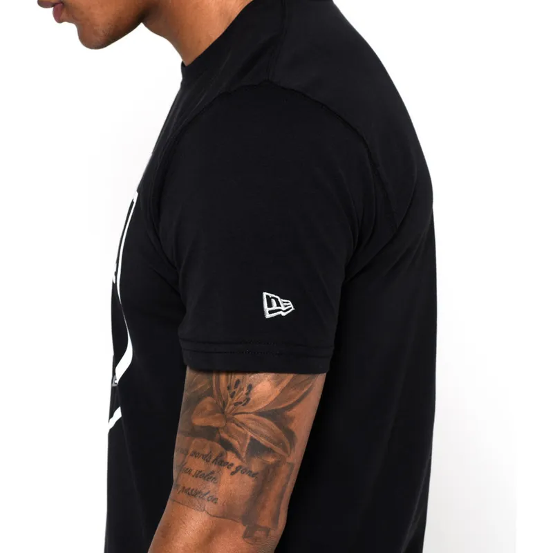 t-shirt-kort-arm-svart-de-fran-las-vegas-raiders-nfl-av-new-era