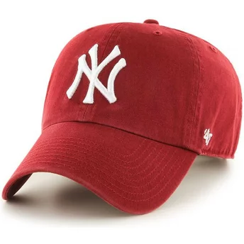 Mörkröd böjd keps från New York Yankees MLB Clean Up av 47 Brand