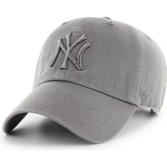 Grå böjd keps med grå New York Yankees MLB Clean Up-logotyp från 47 Brand