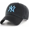 svart-bojd-keps-med-bla-new-york-yankees-logga-mlb-clean-up-fran-47-brand