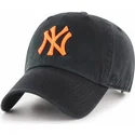 svart-bojd-keps-med-orange-new-york-yankees-logotyp-mlb-clean-up-fran-47-brand