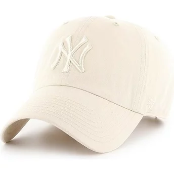 Krämfärgad kurvad keps med krämfärgad logo från New York Yankees MLB Clean Up av 47 Brand