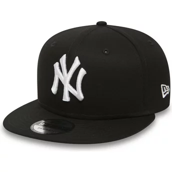Justerbar svart flat keps 9FIFTY White on Black från New York Yankees MLB av New Era