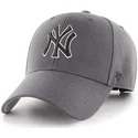 gra-justerbar-bojd-keps-med-svart-new-york-yankees-logotyp-mlb-mvp-fran-47-brand