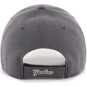 gra-justerbar-bojd-keps-med-svart-new-york-yankees-logotyp-mlb-mvp-fran-47-brand