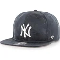 new-york-yankees-mlb-captain-jigsaw-morkbla-camo-flat-snapback-keps-fran-47-brand