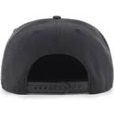svart-platt-snapback-keps-med-guldlogga-fran-new-york-yankees-mlb-captain-metalivise-av-47-brand
