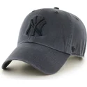 svart-bojd-keps-med-svart-new-york-yankees-logotyp-mlb-clean-up-fran-47-brand