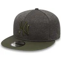 gra-platt-snapback-keps-med-logotyp-och-gron-skarm-9fifty-heather-jersey-av-new-york-yankees-mlb-fran-new-era