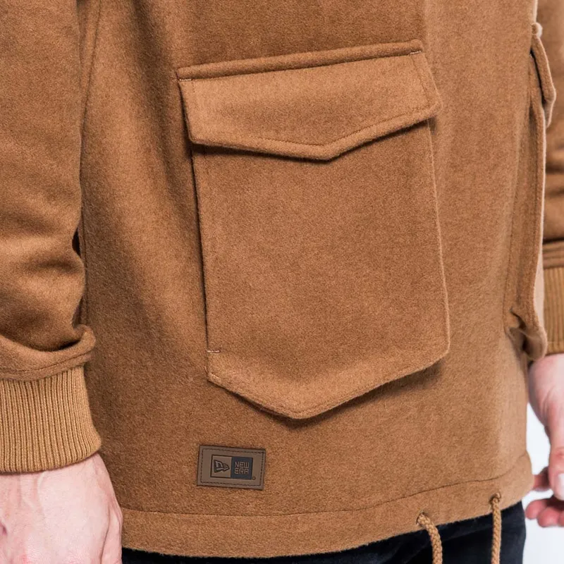 trojor-med-huva-brun-fran-sudadera-con-capucha-marron-pullover-hoody-premium-classics-av-new-era trojor-med-huva-brun-fran-sudadera-con-capucha-marron-pullover-hoody-premium-classics-av-new-era
