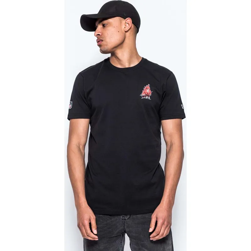 t-shirt-kort-arm-svart-helmet-fran-tampa-bay-buccaneers-nfl-av-new-era
