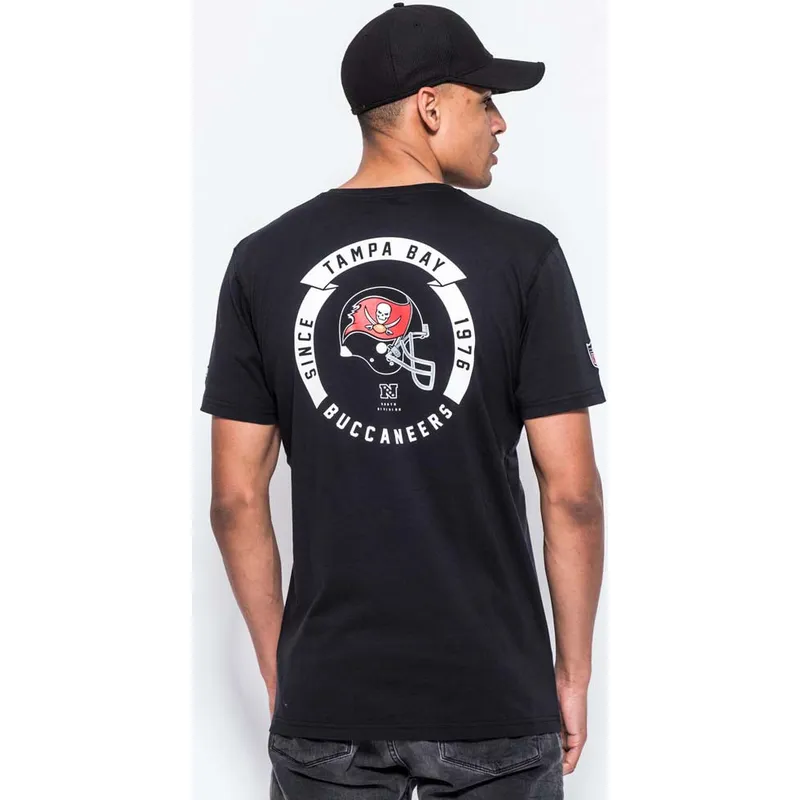 t-shirt-kort-arm-svart-helmet-fran-tampa-bay-buccaneers-nfl-av-new-era