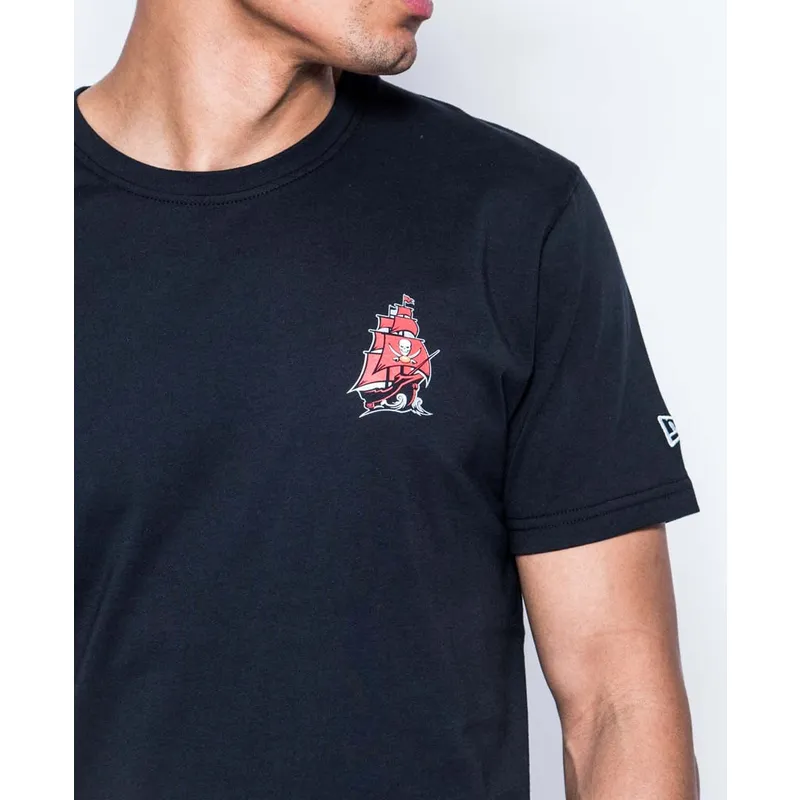 t-shirt-kort-arm-svart-helmet-fran-tampa-bay-buccaneers-nfl-av-new-era