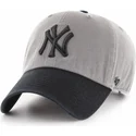gra-bojd-keps-med-skarm-och-svart-new-york-yankees-logo-mlb-clean-up-two-tone-fran-47-brand