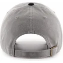 gra-bojd-keps-med-skarm-och-svart-new-york-yankees-logo-mlb-clean-up-two-tone-fran-47-brand