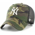 new-york-yankees-mlb-47-brand-mvp-branson-kamouflage-truckerkeps-med-vitt-logo