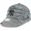 new-york-yankees-mlb-new-era-9forty-engineered-fit-gra-justerbar-bojd-keps-med-svart-logotyp