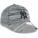new-york-yankees-mlb-new-era-9forty-engineered-fit-gra-justerbar-bojd-keps-med-svart-logotyp