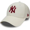 vit-snapback-keps-med-bojd-skarm-och-vinrod-logotyp-9fifty-nylon-pre-curved-fit-av-new-york-yankees-mlb-fran-new-era