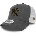 new-era-new-york-yankees-mlb-9forty-essential-jersey-gra-truckerkeps-med-brunt-logo