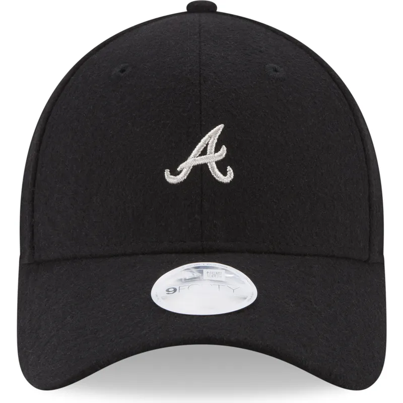 kepsar-curva-svart-justerbart-band-9forty-melton-fran-atlanta-braves-mlb-av-new-era