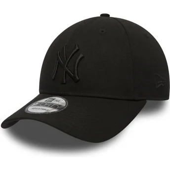 Svart justerbar kurvad keps med svart logotyp 9FORTY League Essential från New York Yankees MLB av New Era