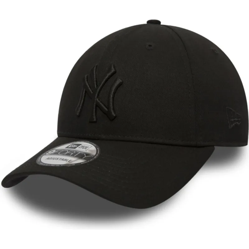 svart-justerbar-kurvad-keps-med-svart-logotyp-9forty-league-essential-fran-new-york-yankees-mlb-av-new-era