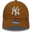 justerbar-brun-vetefargad-bojd-keps-9forty-league-essential-new-york-yankees-mlb-fran-new-era