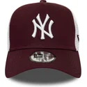 new-york-yankees-mlb-essential-a-frame-vinrod-och-vit-truckerkeps-fran-new-era