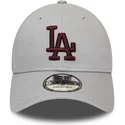 gra-justerbar-bojd-keps-med-vinrod-logotyp-9forty-essential-los-angeles-dodgers-mlb-fran-new-era
