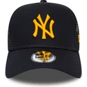 new-york-yankees-mlb-league-essential-a-frame-marinbla-truckerkeps-med-orange-logotyp-fran-new-era