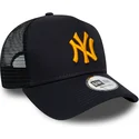 new-york-yankees-mlb-league-essential-a-frame-marinbla-truckerkeps-med-orange-logotyp-fran-new-era