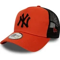 rod-truckerkeps-med-svart-logotyp-league-essential-a-frame-new-york-yankees-mlb-fran-new-era