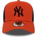 rod-truckerkeps-med-svart-logotyp-league-essential-a-frame-new-york-yankees-mlb-fran-new-era