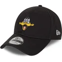 svart-justerbar-bojd-keps-9forty-daffy-anka-looney-tunes-fran-new-era