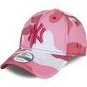 justerbar-rosa-kamouflagebojd-keps-med-rosa-logotyp-9forty-av-new-york-yankees-mlb-fran-new-era