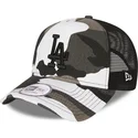 svart-kamouflage-truckerkeps-med-svart-los-angeles-dodgers-logotyp-a-frame-mlb-fran-new-era