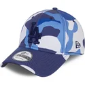 justerbar-bla-kamouflagebojd-keps-med-bla-logotyp-9forty-av-los-angeles-dodgers-mlb-fran-new-era