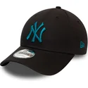 svart-justerbar-bojd-keps-med-bla-logotyp-9forty-league-essential-new-york-yankees-mlb-fran-new-era
