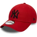 new-york-yankees-mlb-new-era-9forty-league-essential-justerbar-rod-bojd-keps-med-svart-logotyp