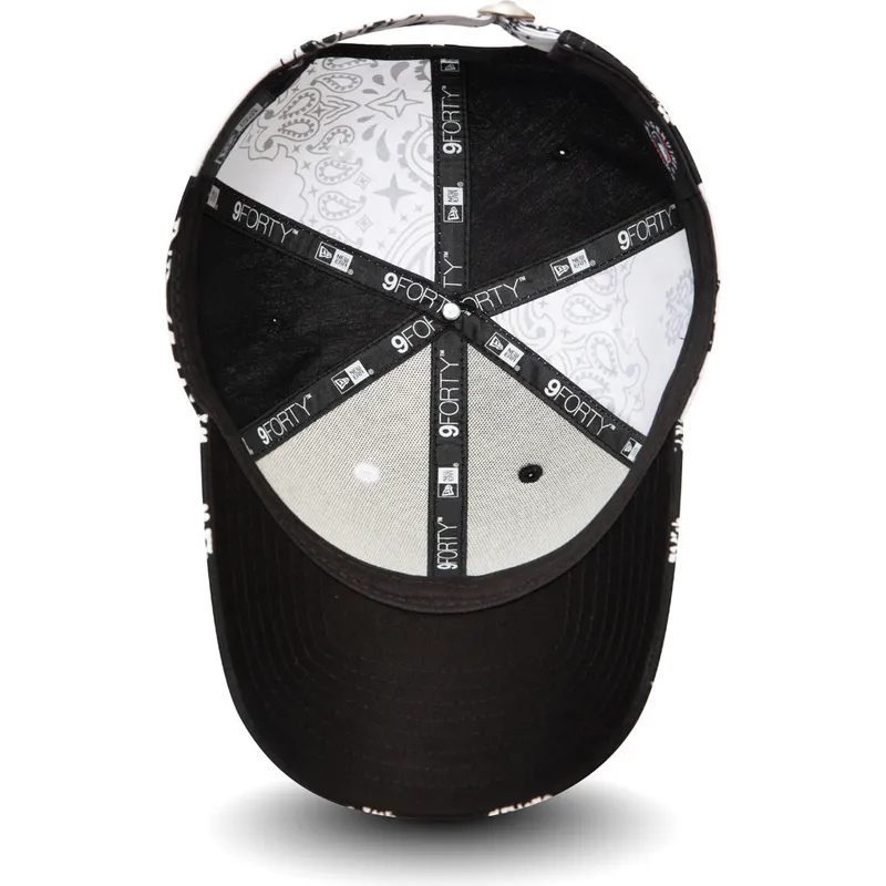 kepsar-curva-svart-justerbart-band-9forty-paisley-print-fran-new-york-yankees-mlb-av-new-era