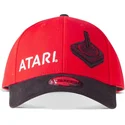 justerbar-rod-och-svart-bojd-keps-med-atari-logotyp-och-joystick-fran-difuzed