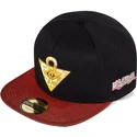 svart-och-rod-platt-keps-snapback-millennium-puzzle-yu-gi-oh-fran-difuzed