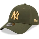 gron-justerbar-bojd-keps-med-orange-logotyp-9forty-league-essential-new-york-yankees-mlb-fran-new-era
