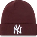 mossor-rod-granate-cuff-beanie-league-essential-fran-new-york-yankees-mlb-av-new-era