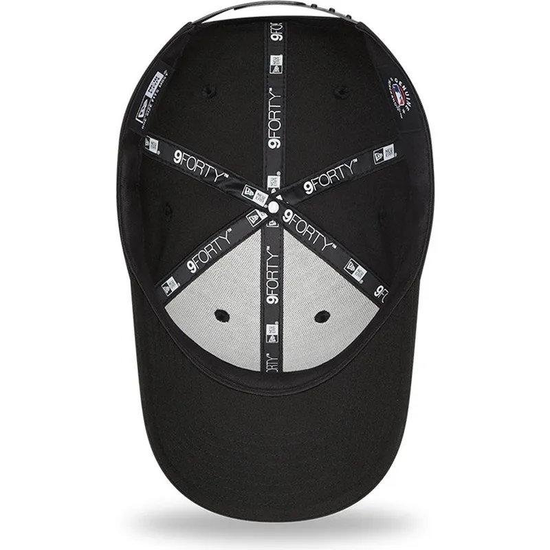 kepsar-curva-svart-justerbart-band-9forty-black-and-gold-fran-new-york-yankees-mlb-av-new-era