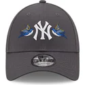 new-york-yankees-mlb-new-era-9forty-rose-swallow-bird-justerbar-gra-bojd-keps