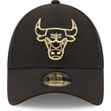 kepsar-curva-svart-snapback-9forty-black-and-gold-fran-chicago-bulls-nba-av-new-era